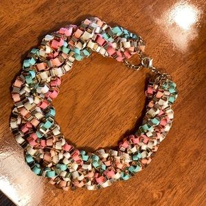 Gorgeous necklace for women in excellent condition